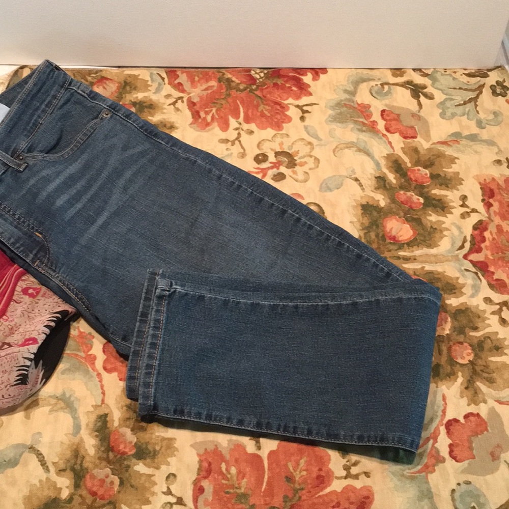 Levi’s signature modern skinny jeans